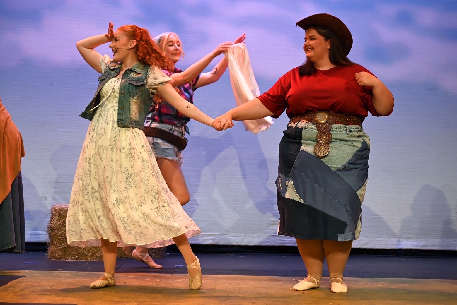 Show photo 3