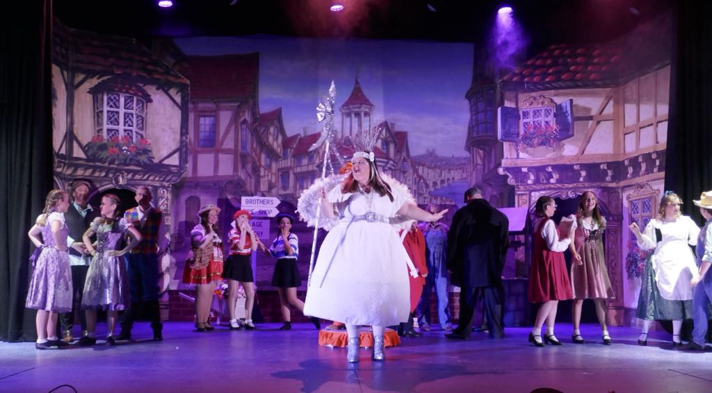Show photo 4